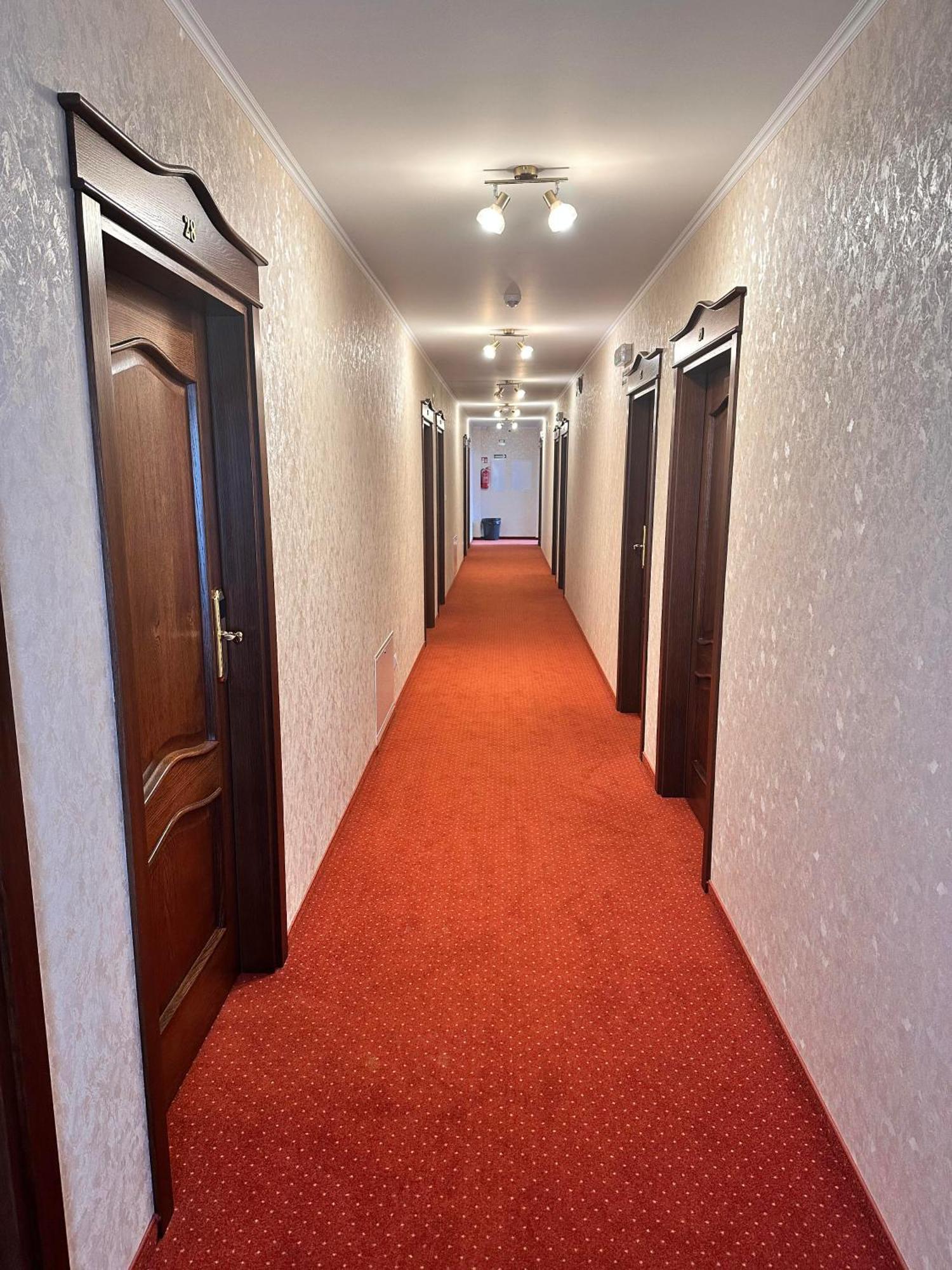 Hotel "Xavier" Lubycza Krolewska Exteriér fotografie