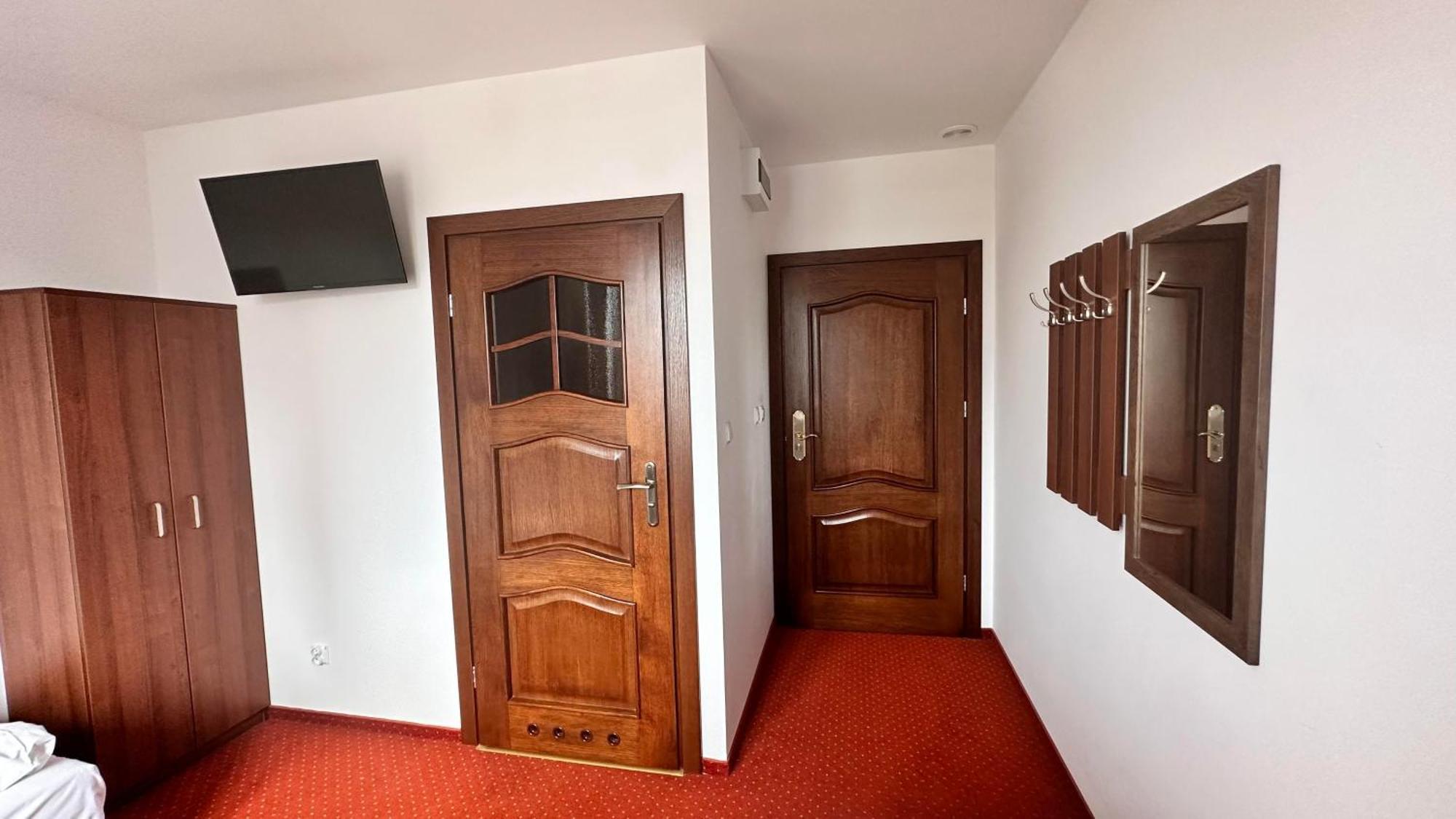 Hotel "Xavier" Lubycza Krolewska Exteriér fotografie